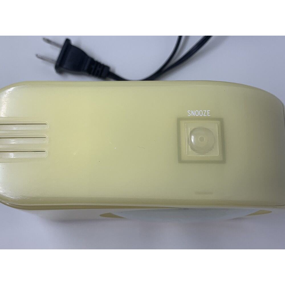 Westclox Big Ben Moon Beam Clock Yellow Mid Century ALARM DOES NOT WORK - Picture 2 of 5